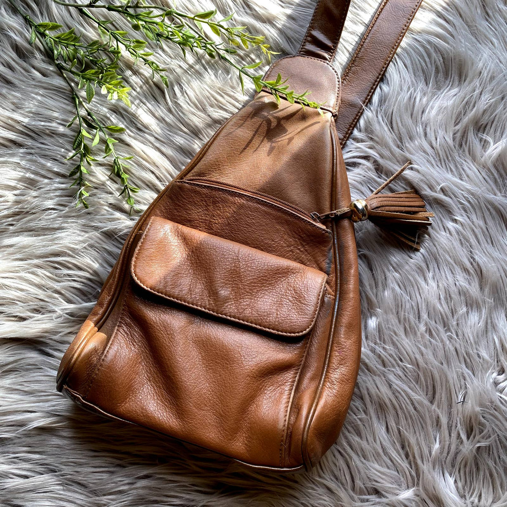 *SOLD* Vintage Leather Sling Bag